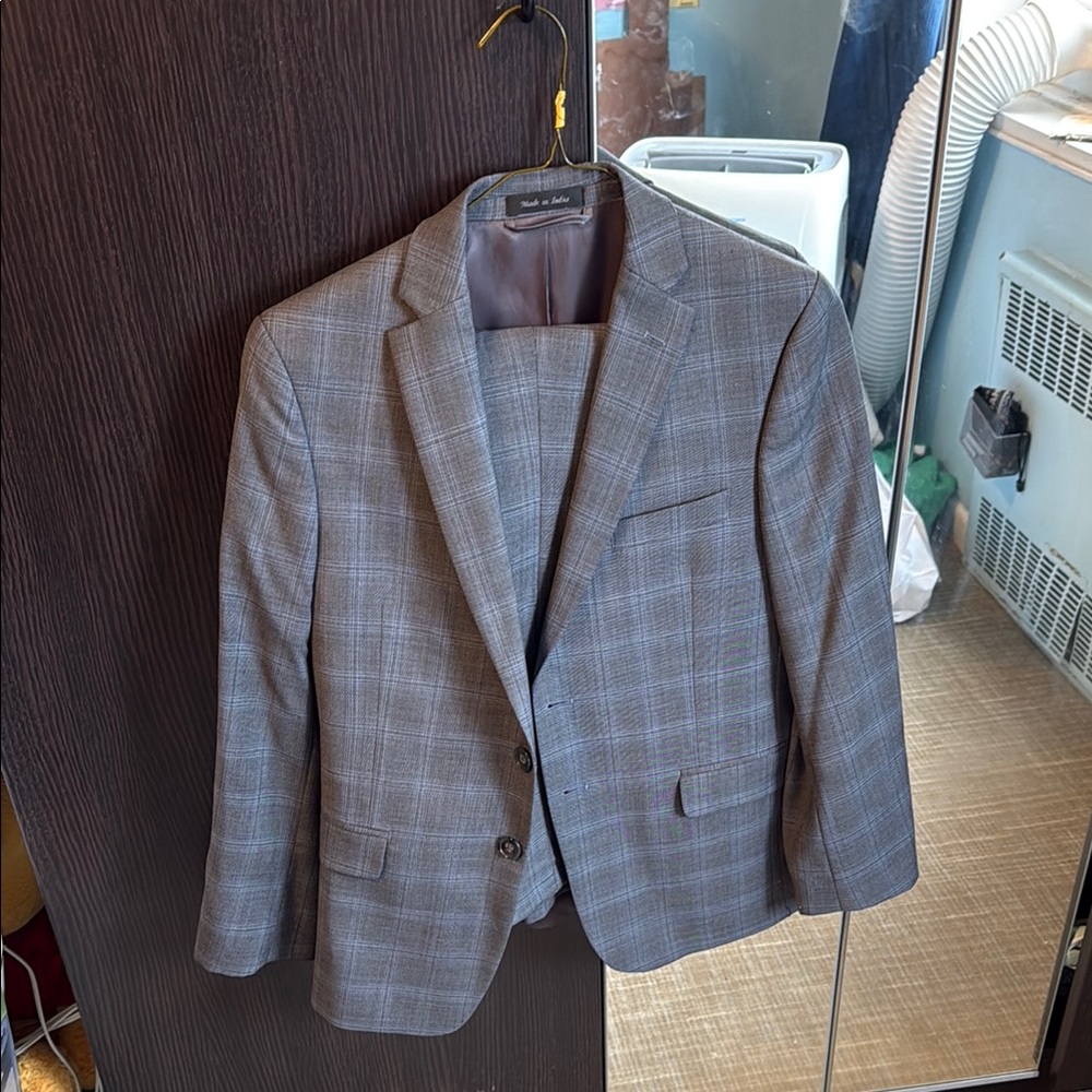 Boy’s  Gray Plaid Wool Suit made in India
Size 12-14, pants 30”